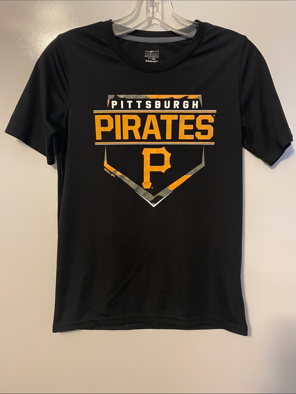 Pittsburgh Pirates Boys Tshirt Size medium